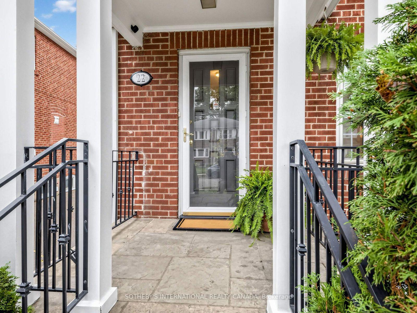 Photo 3 of 22 Thursfield Crescent, Toronto, Leaside — HOMEH
