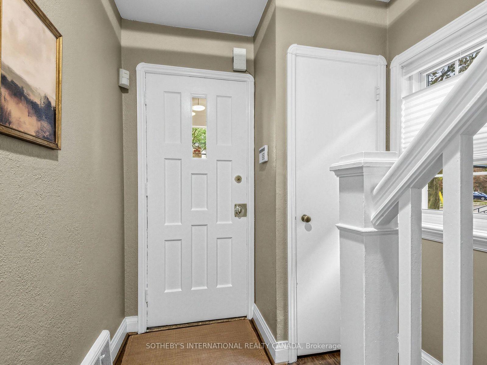 Photo 4 of 22 Thursfield Crescent, Toronto, Leaside — HOMEH