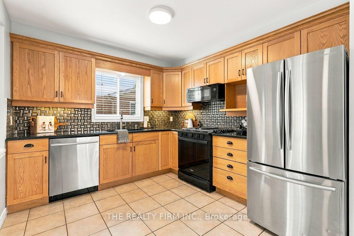 Photo 10 of 755 Marigold Street, London, North C — HOMEH