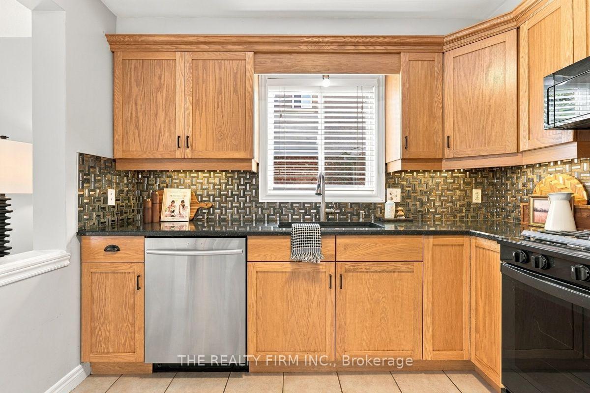 Photo 11 of 755 Marigold Street, London, North C — HOMEH
