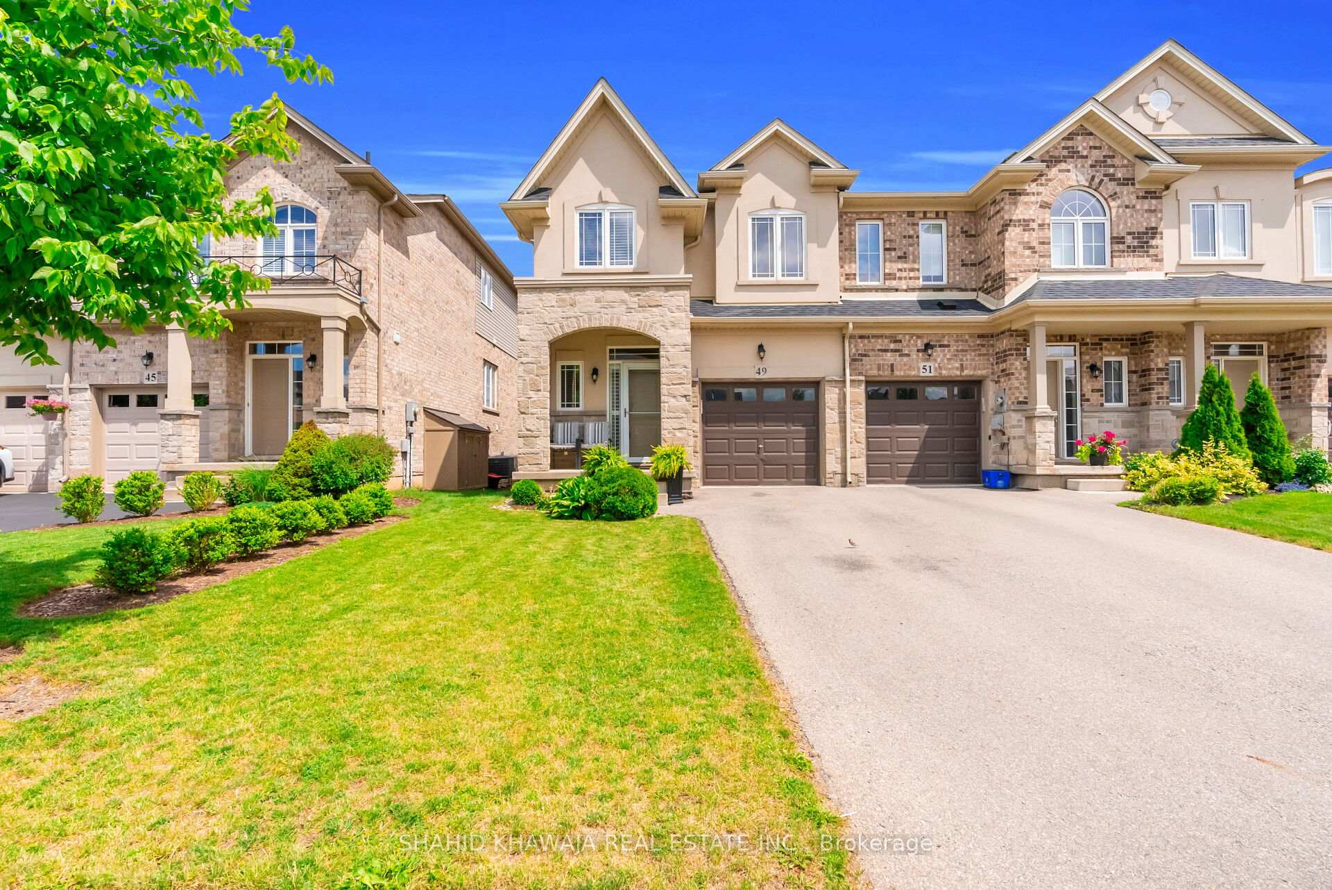 Photo 2 of 49 Candlewood Court, Hamilton, Stoney Creek Mountain — HOMEH
