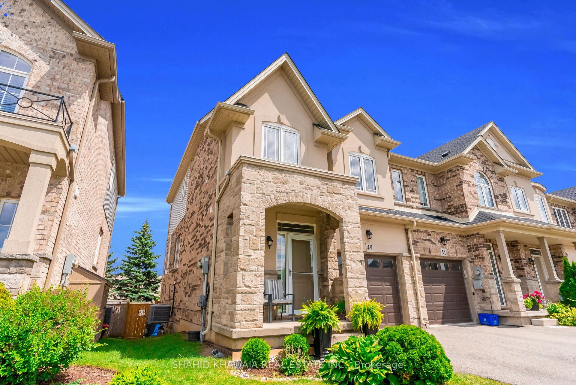 Photo 3 of 49 Candlewood Court, Hamilton, Stoney Creek Mountain — HOMEH