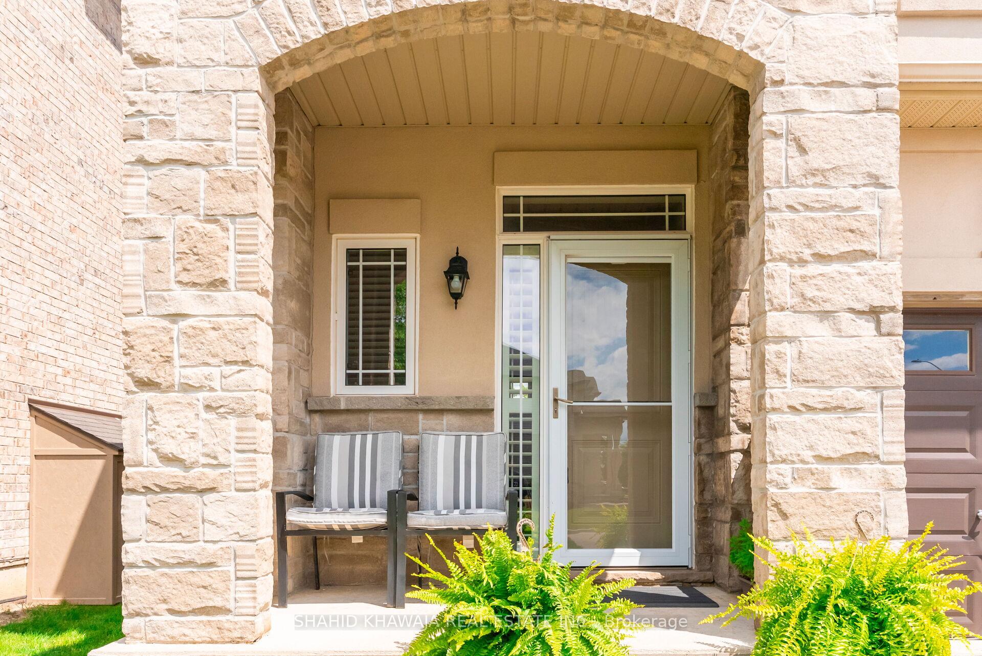 Photo 4 of 49 Candlewood Court, Hamilton, Stoney Creek Mountain — HOMEH