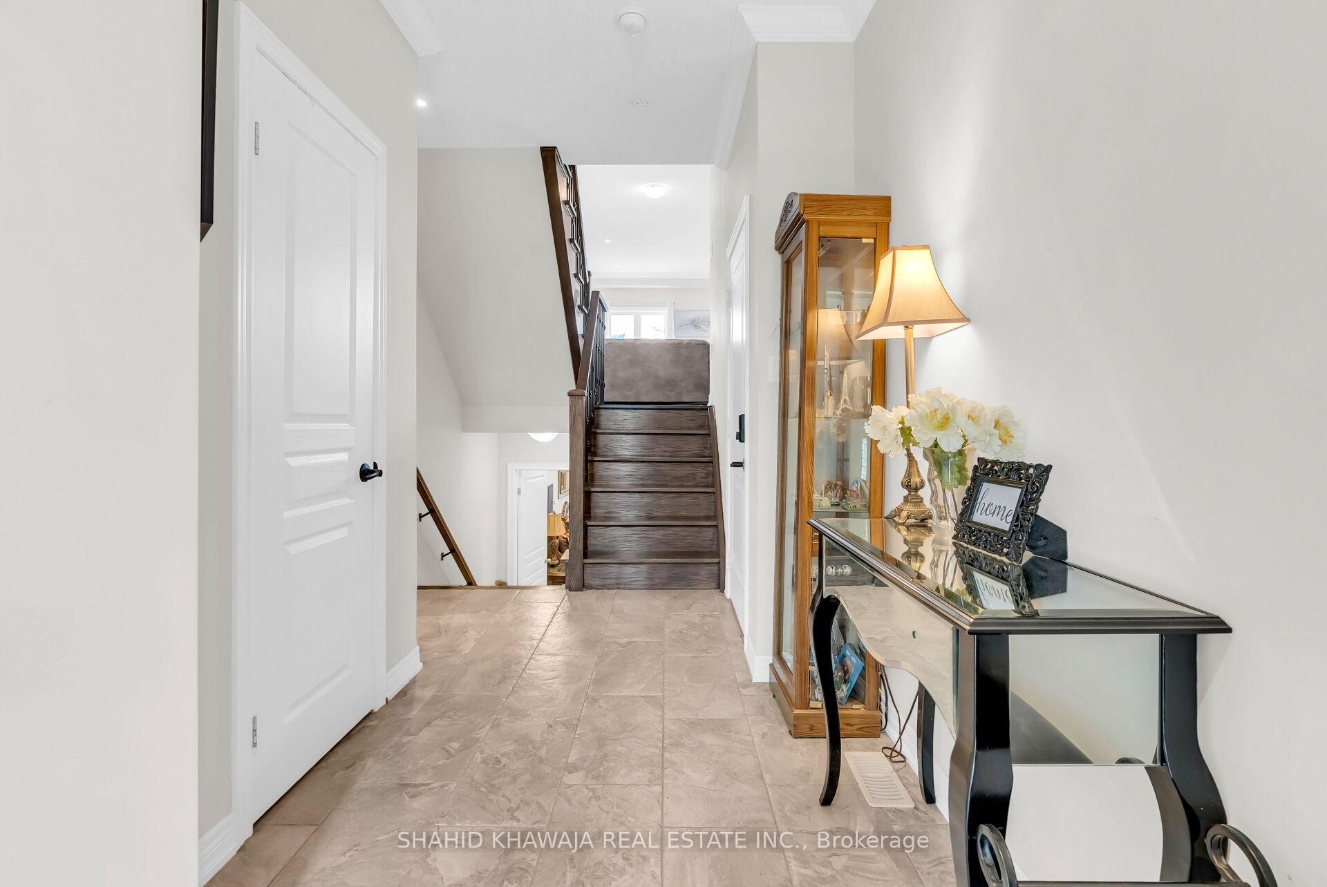 Photo 5 of 49 Candlewood Court, Hamilton, Stoney Creek Mountain — HOMEH