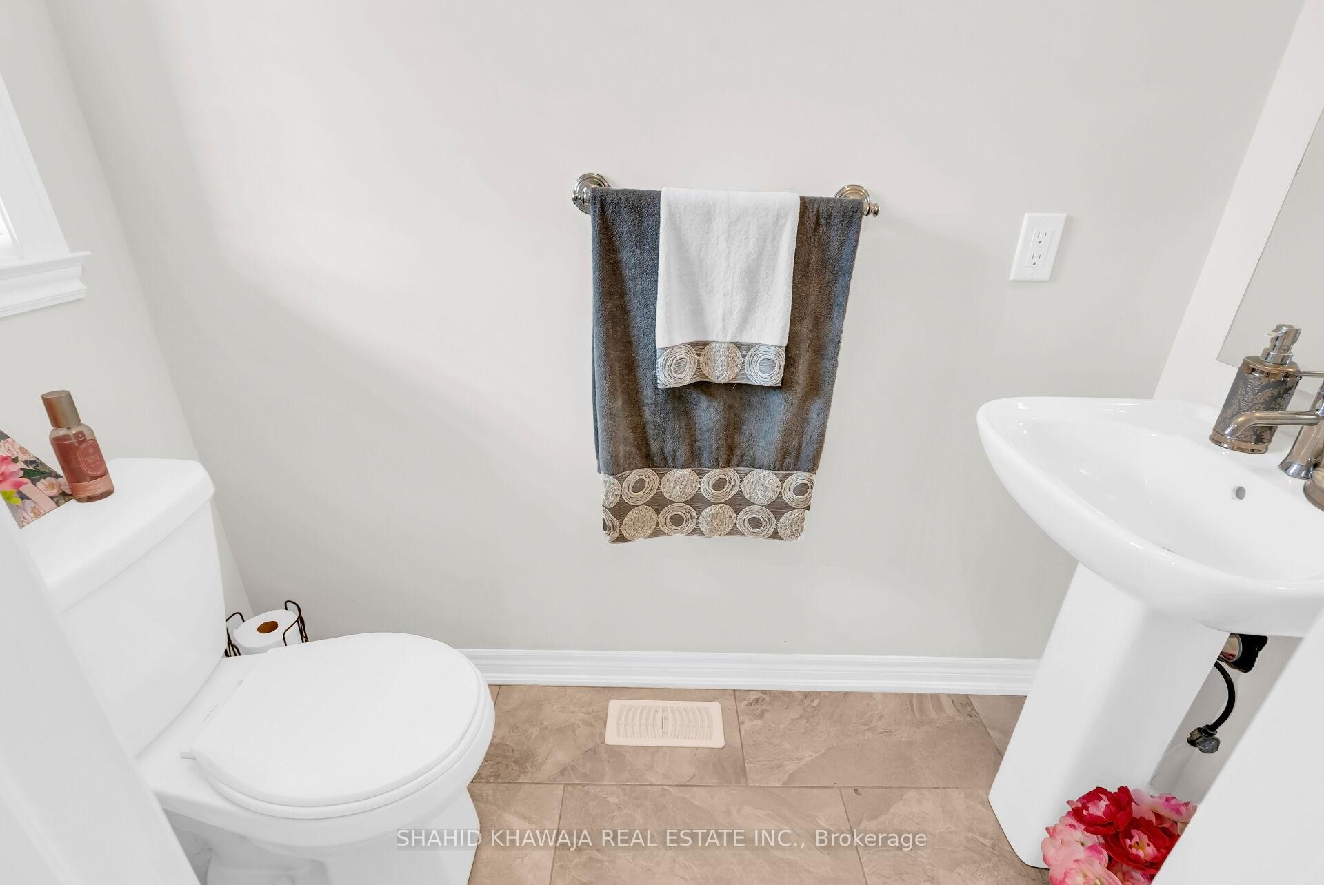 Photo 17 of 49 Candlewood Court, Hamilton, Stoney Creek Mountain — HOMEH