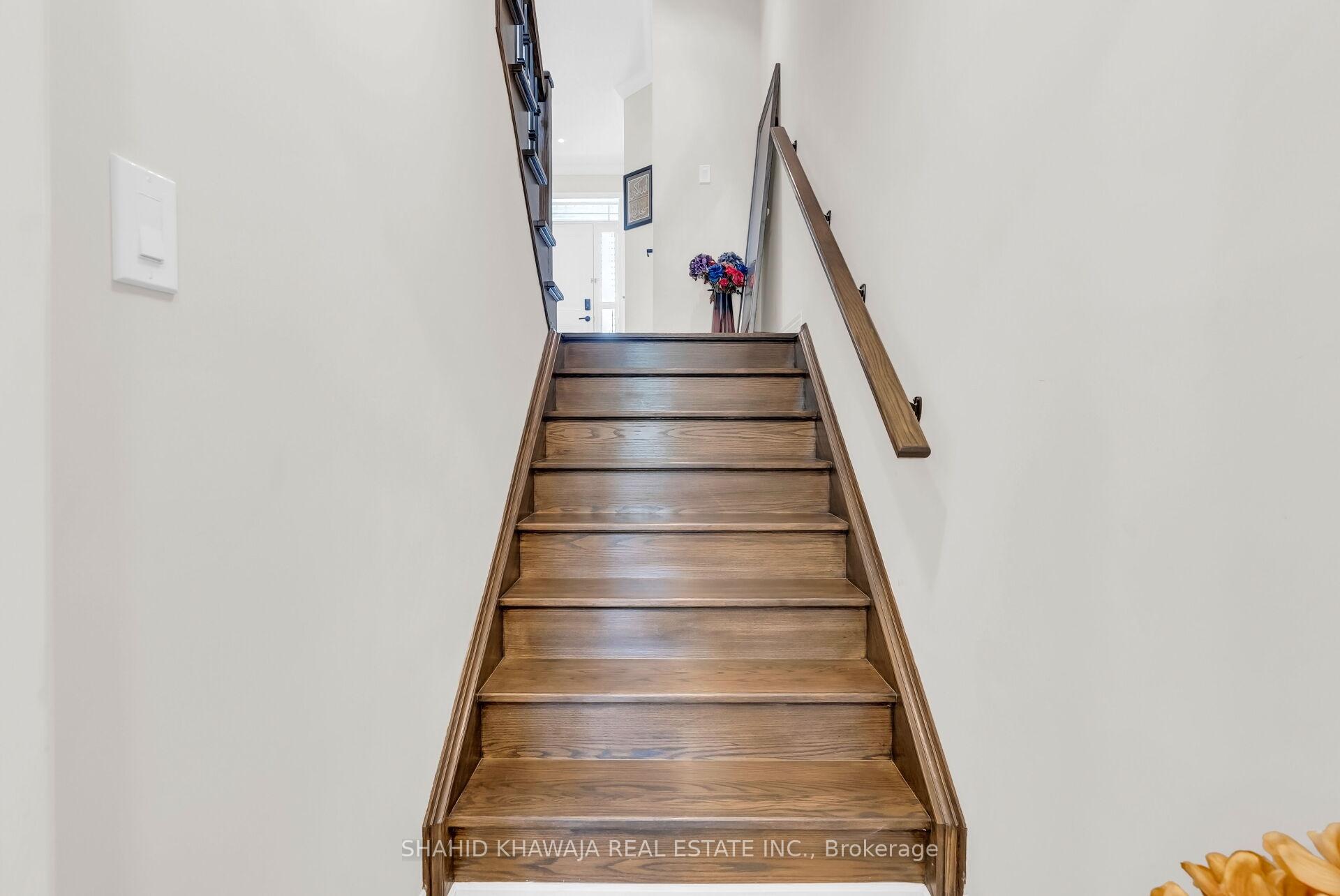 Photo 33 of 49 Candlewood Court, Hamilton, Stoney Creek Mountain — HOMEH