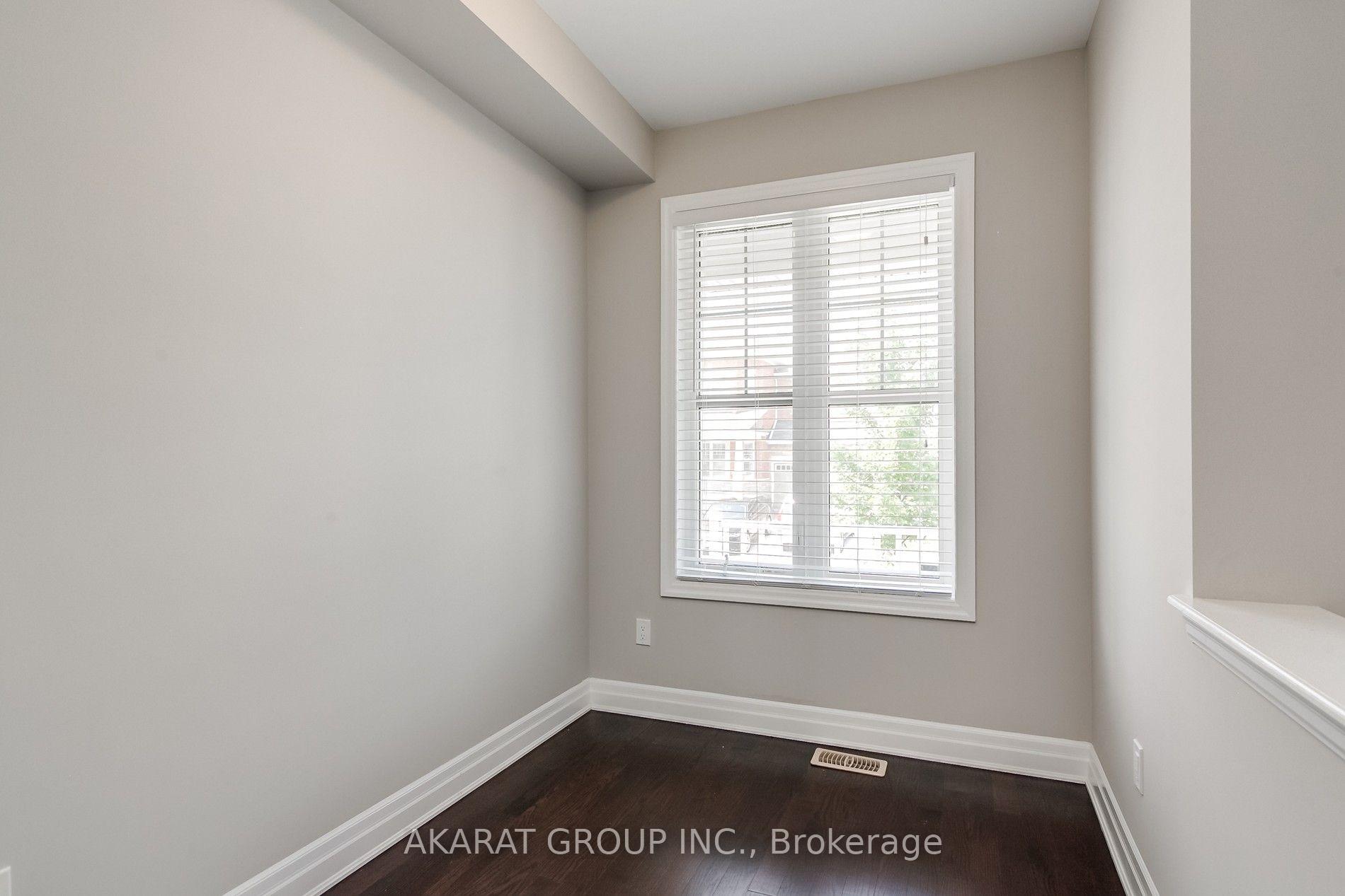 Photo 4 of 31 Pickett Place, Cambridge, Silver Heights — HOMEH