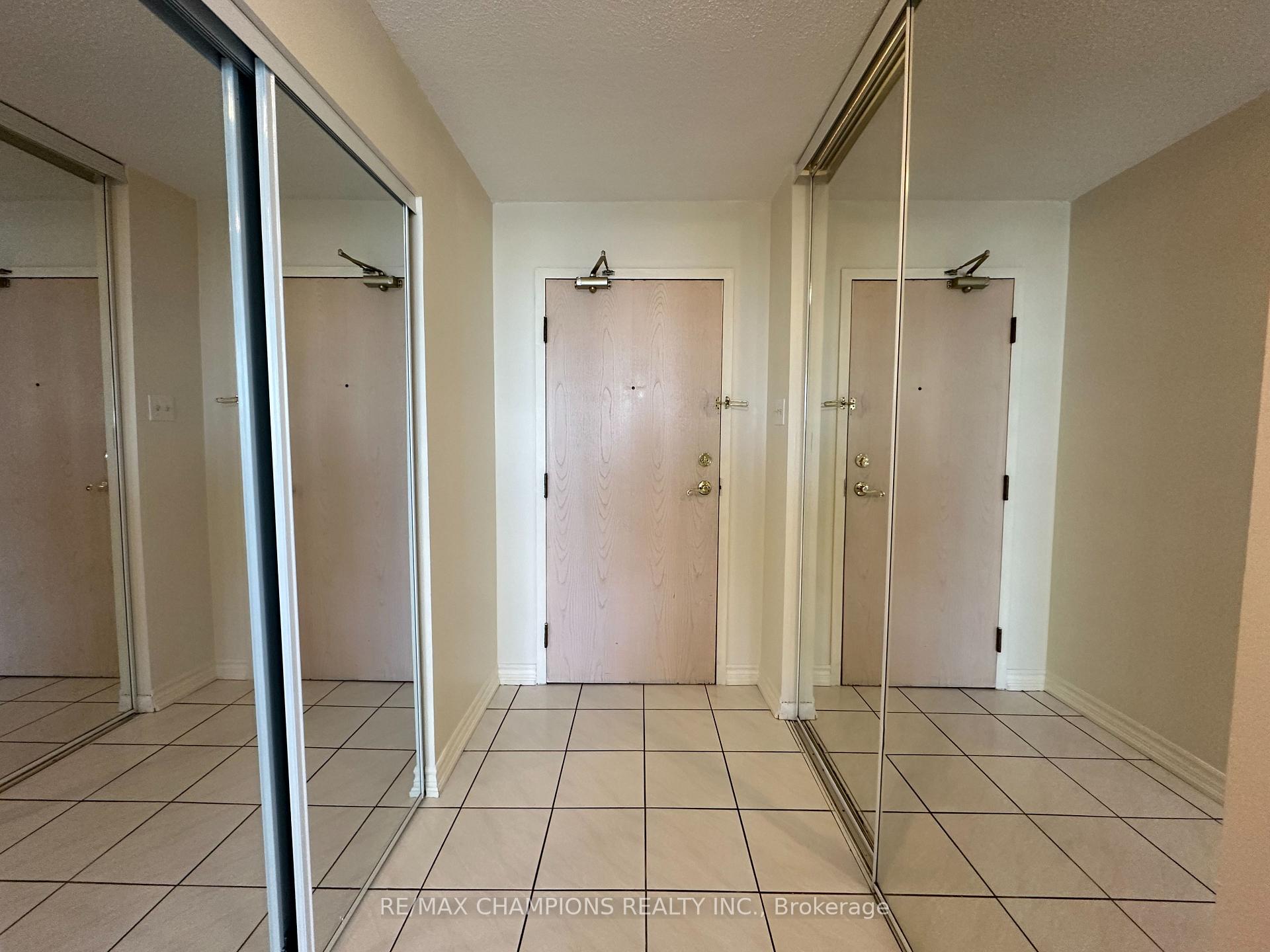Photo 4 of Unit 1204, 400 Webb Drive, Mississauga, City Centre — HOMEH