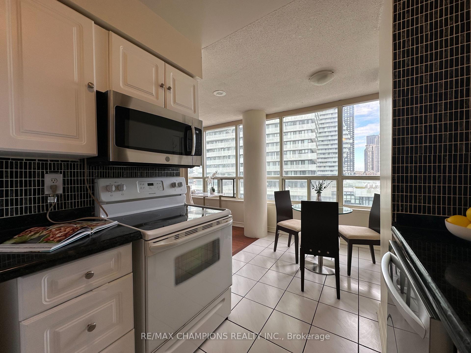 Photo 8 of Unit 1204, 400 Webb Drive, Mississauga, City Centre — HOMEH