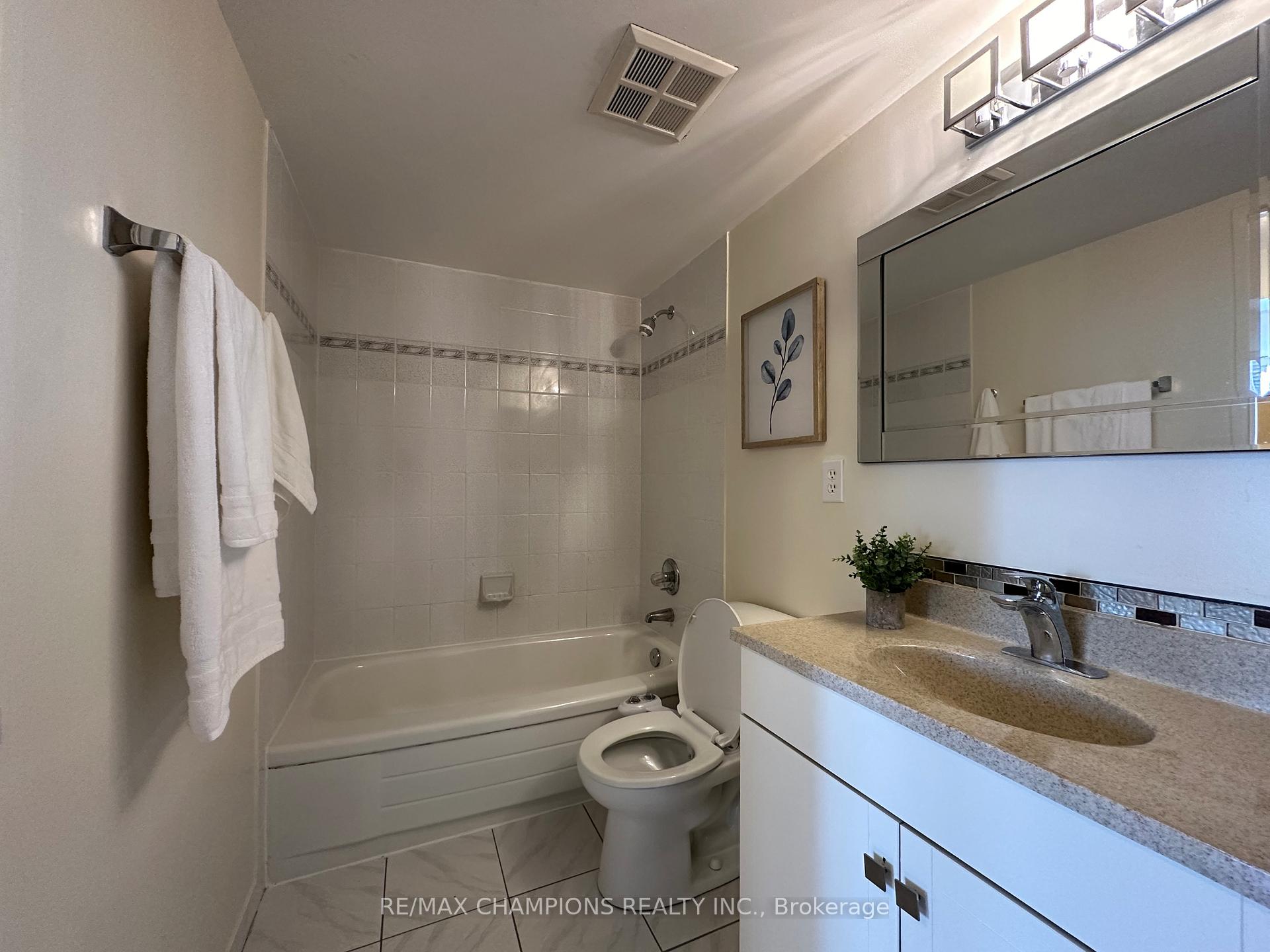 Photo 16 of Unit 1204, 400 Webb Drive, Mississauga, City Centre — HOMEH