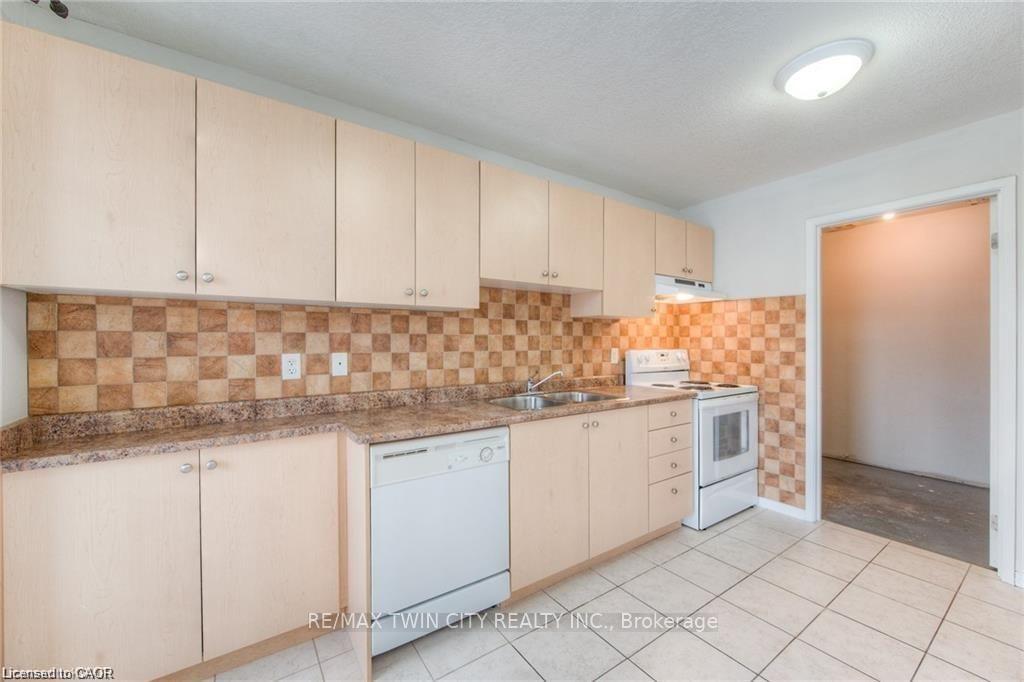 Photo 10 of Unit A7, 12 Holborn Drive, Kitchener, Stanley Park — HOMEH