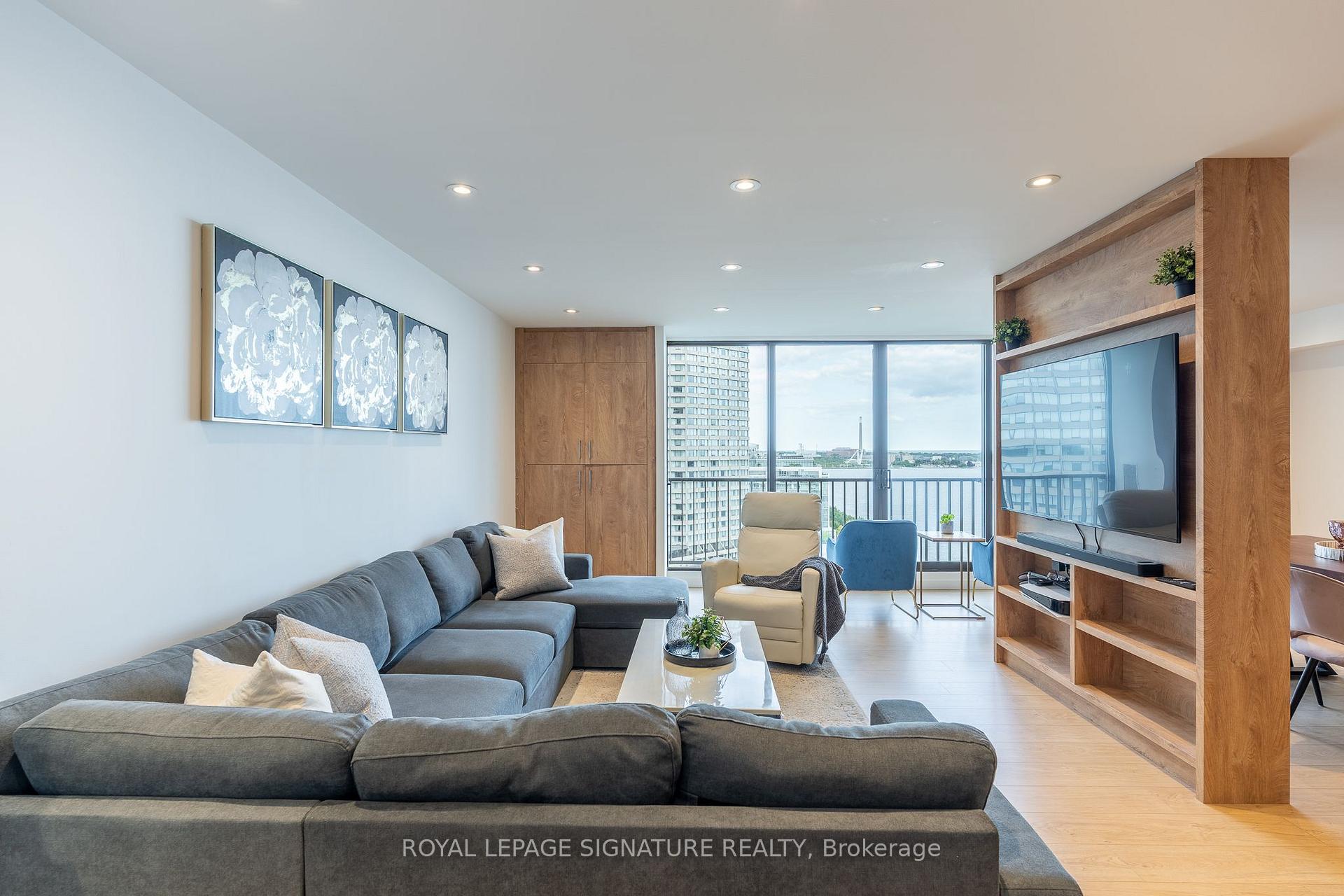 Photo 7 of Unit 1806, 33 Harbour Square, Toronto, Waterfront Communities — HOMEH