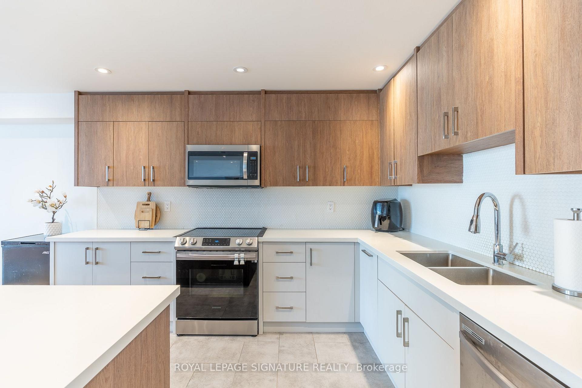 Photo 10 of Unit 1806, 33 Harbour Square, Toronto, Waterfront Communities — HOMEH