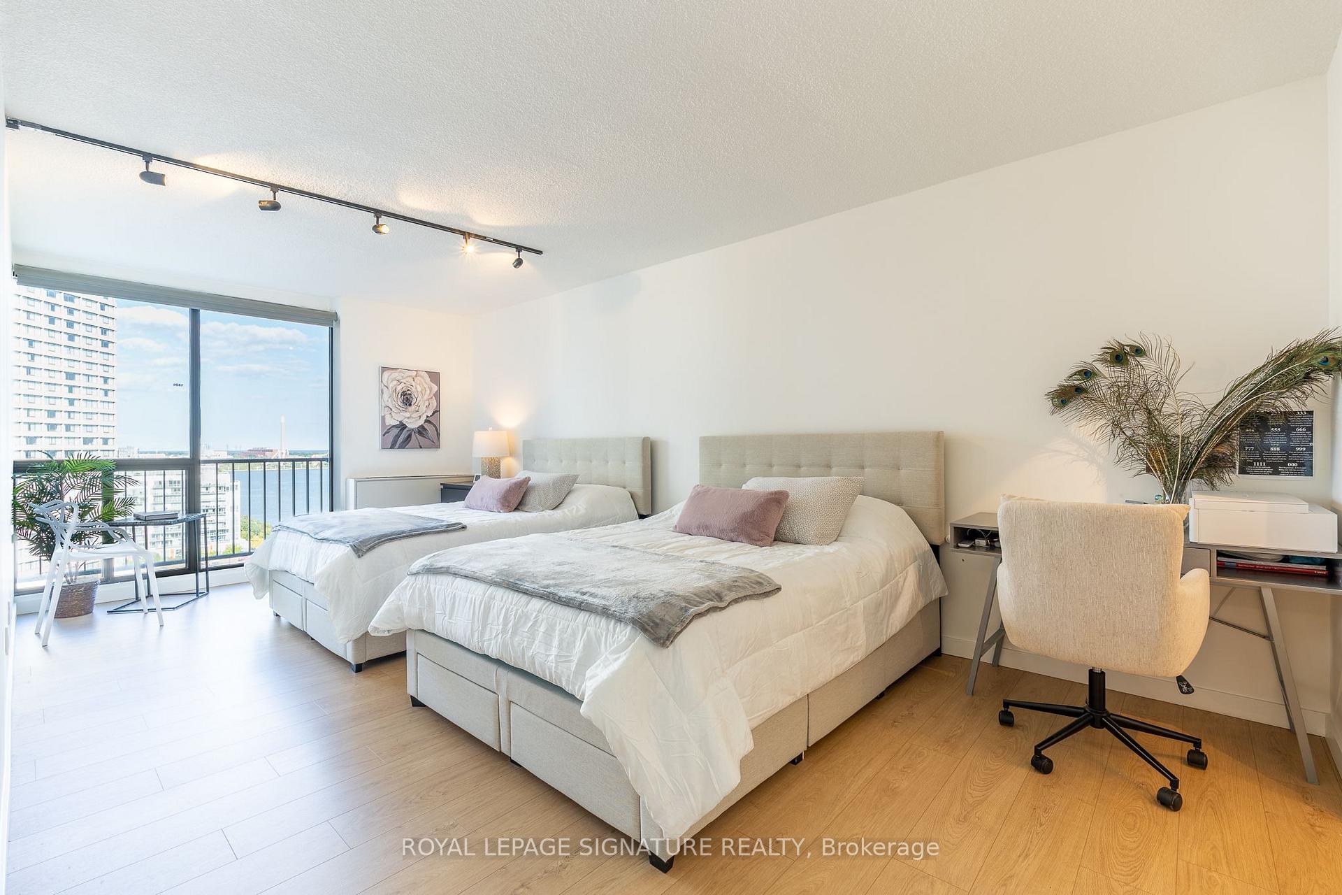 Photo 18 of Unit 1806, 33 Harbour Square, Toronto, Waterfront Communities — HOMEH
