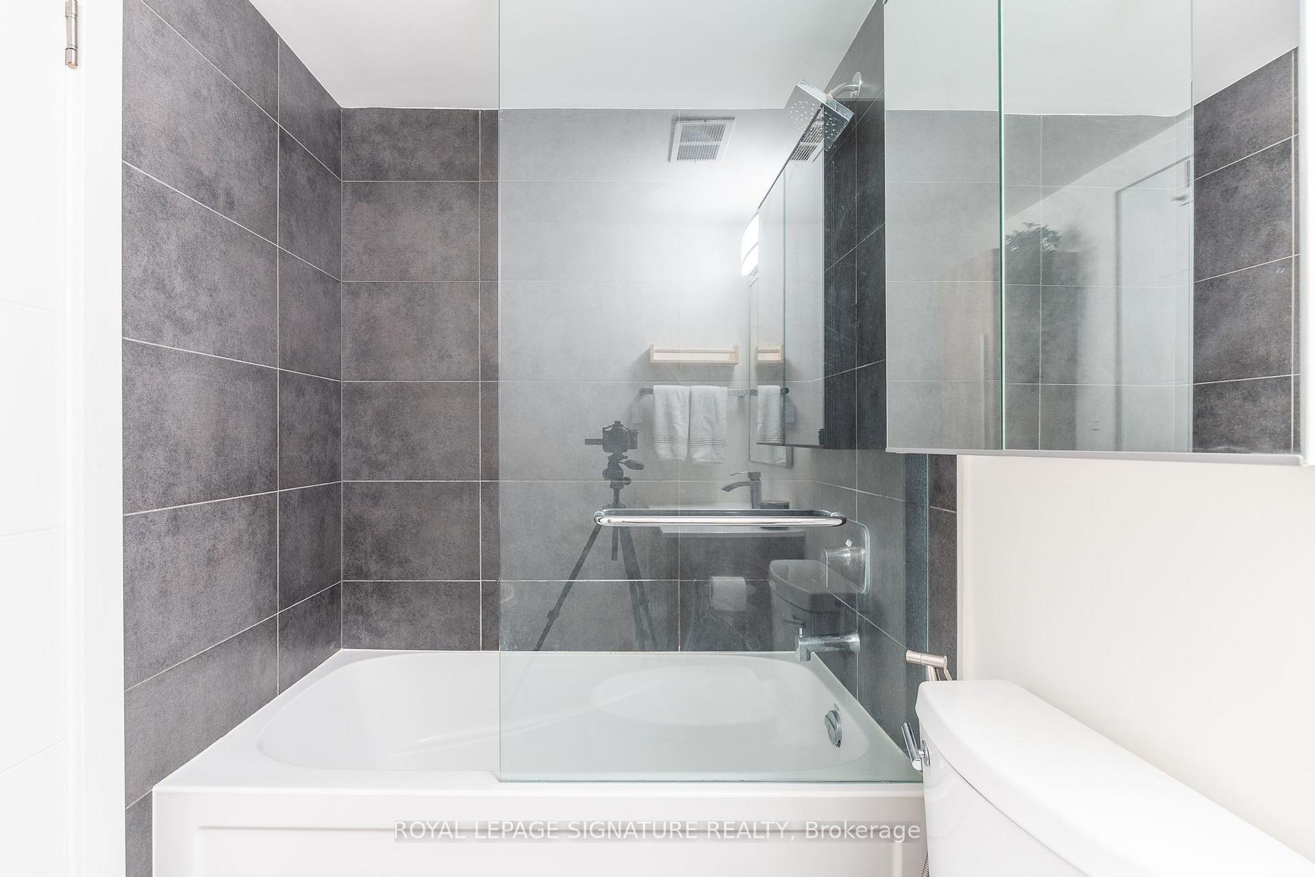 Photo 20 of Unit 1806, 33 Harbour Square, Toronto, Waterfront Communities — HOMEH