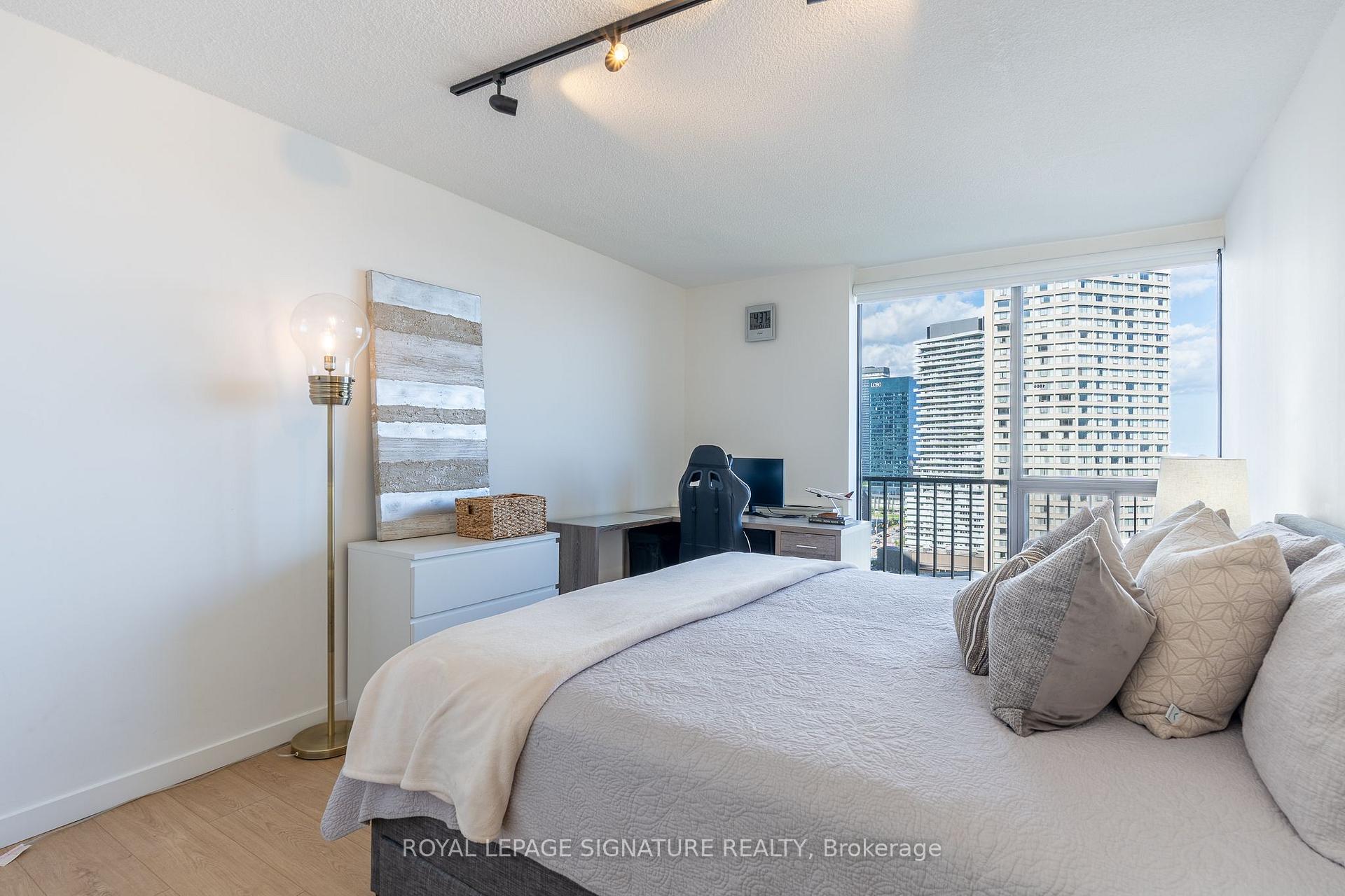 Photo 23 of Unit 1806, 33 Harbour Square, Toronto, Waterfront Communities — HOMEH