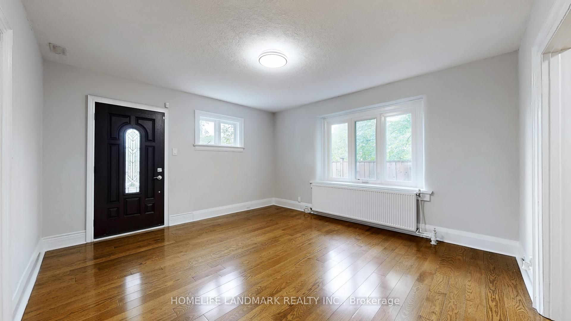 Photo 3 of 107 Lawrence Crescent, Toronto, Lawrence Park South — HOMEH