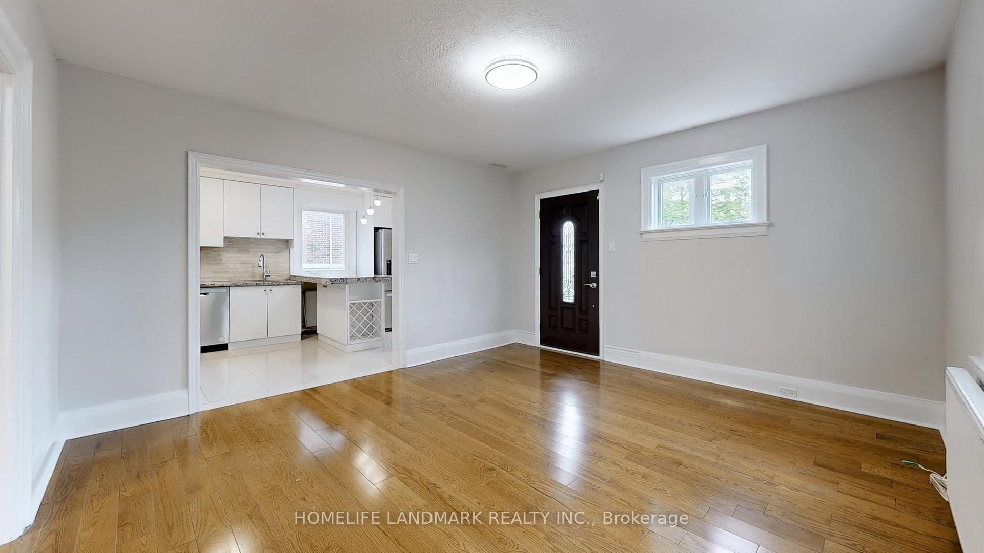 Photo 4 of 107 Lawrence Crescent, Toronto, Lawrence Park South — HOMEH