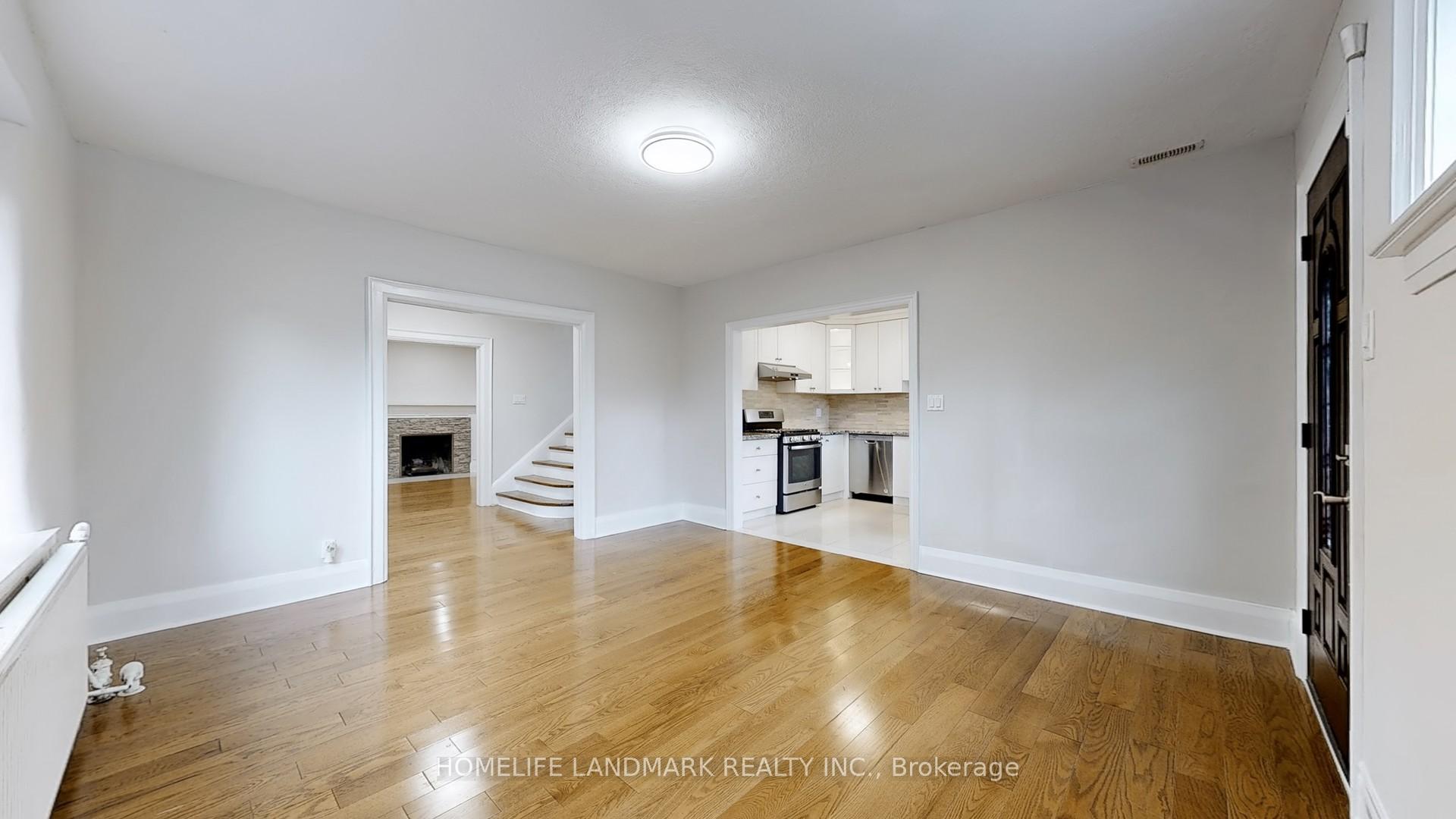 Photo 5 of 107 Lawrence Crescent, Toronto, Lawrence Park South — HOMEH