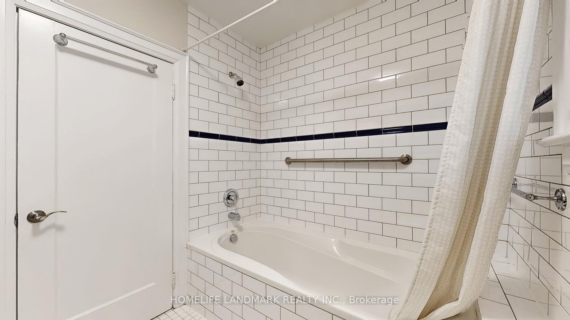 Photo 31 of 107 Lawrence Crescent, Toronto, Lawrence Park South — HOMEH