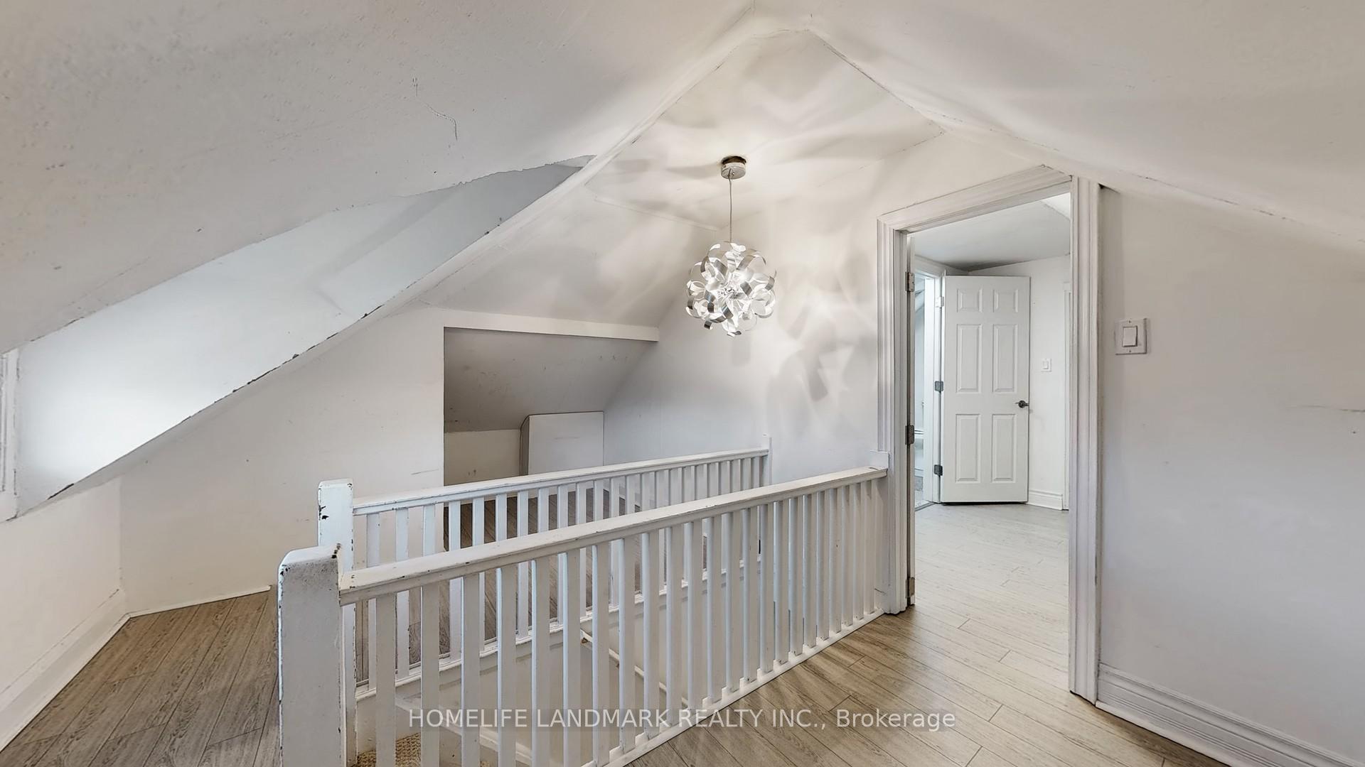 Photo 34 of 107 Lawrence Crescent, Toronto, Lawrence Park South — HOMEH