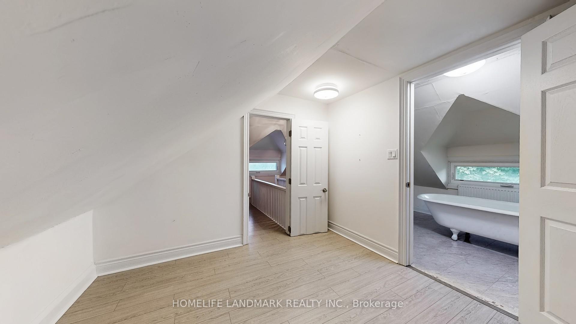 Photo 35 of 107 Lawrence Crescent, Toronto, Lawrence Park South — HOMEH