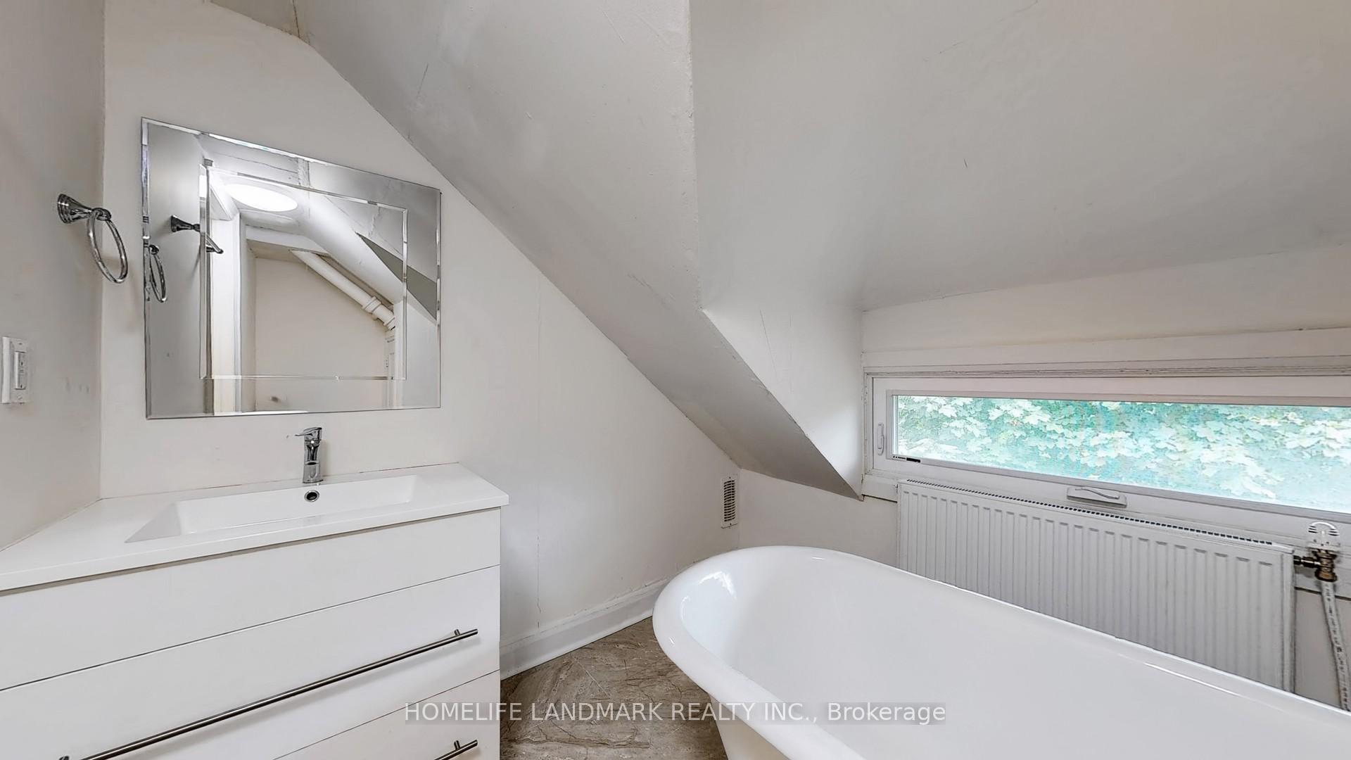 Photo 37 of 107 Lawrence Crescent, Toronto, Lawrence Park South — HOMEH
