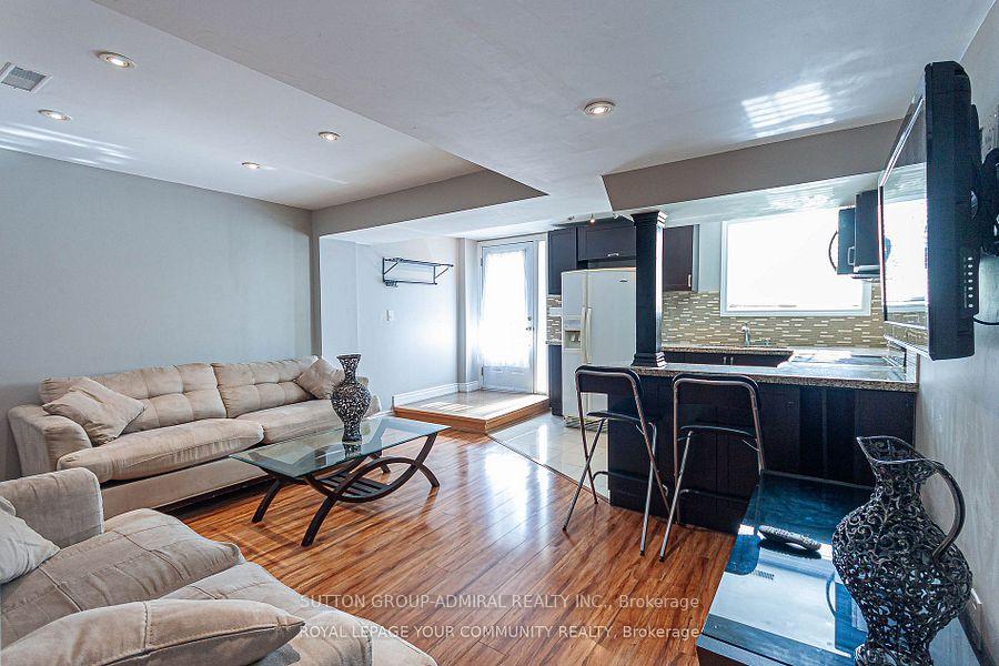 Photo 2 of Unit Basement, 111 Deerwood Crescent, Richmond Hill, Oak Ridges — HOMEH