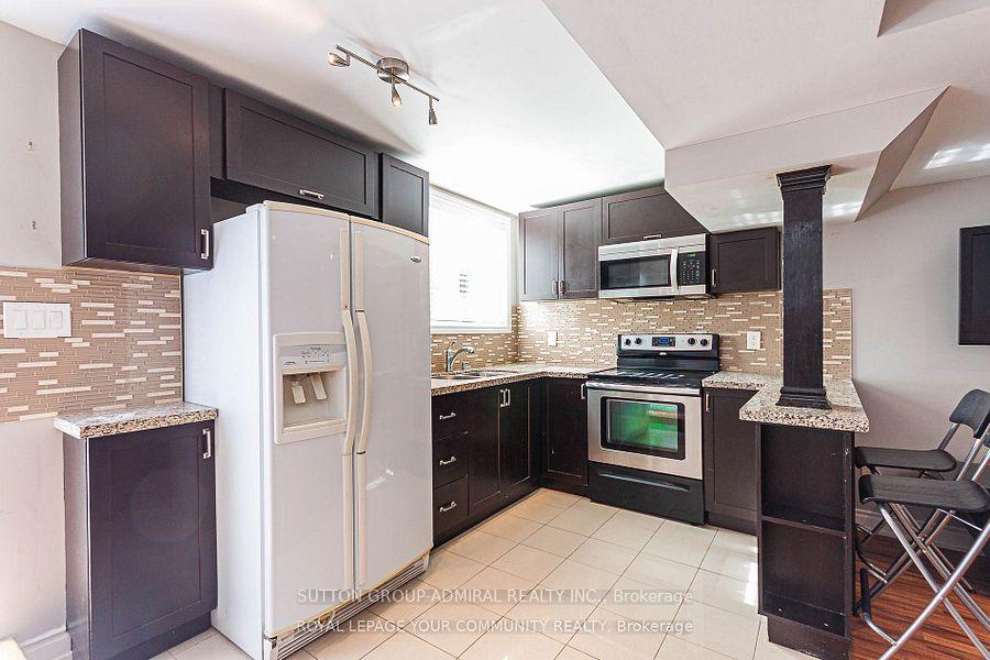 Photo 4 of Unit Basement, 111 Deerwood Crescent, Richmond Hill, Oak Ridges — HOMEH