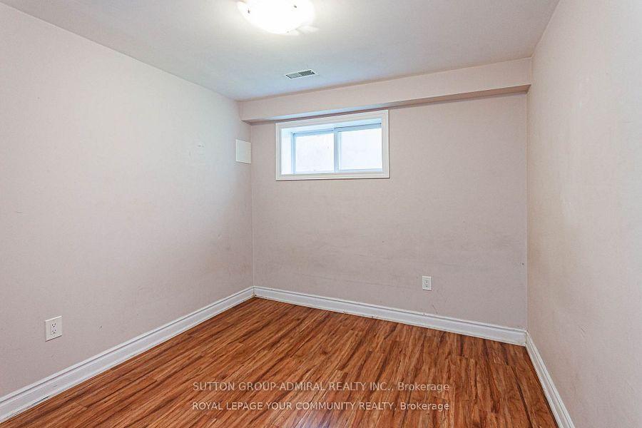 Photo 5 of Unit Basement, 111 Deerwood Crescent, Richmond Hill, Oak Ridges — HOMEH