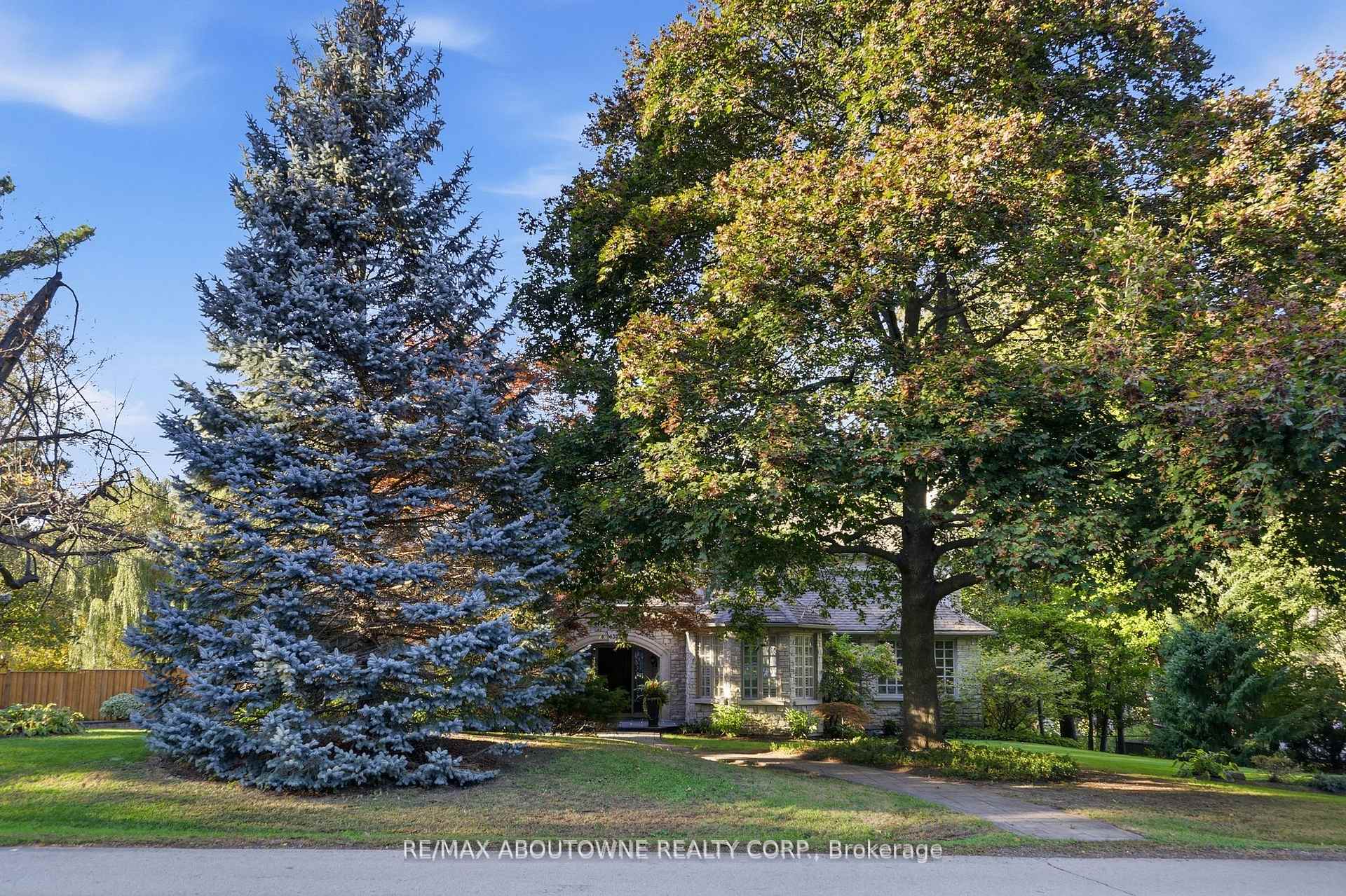 Photo 2 of 437 Cairncroft Road, Oakville, Morrison — HOMEH