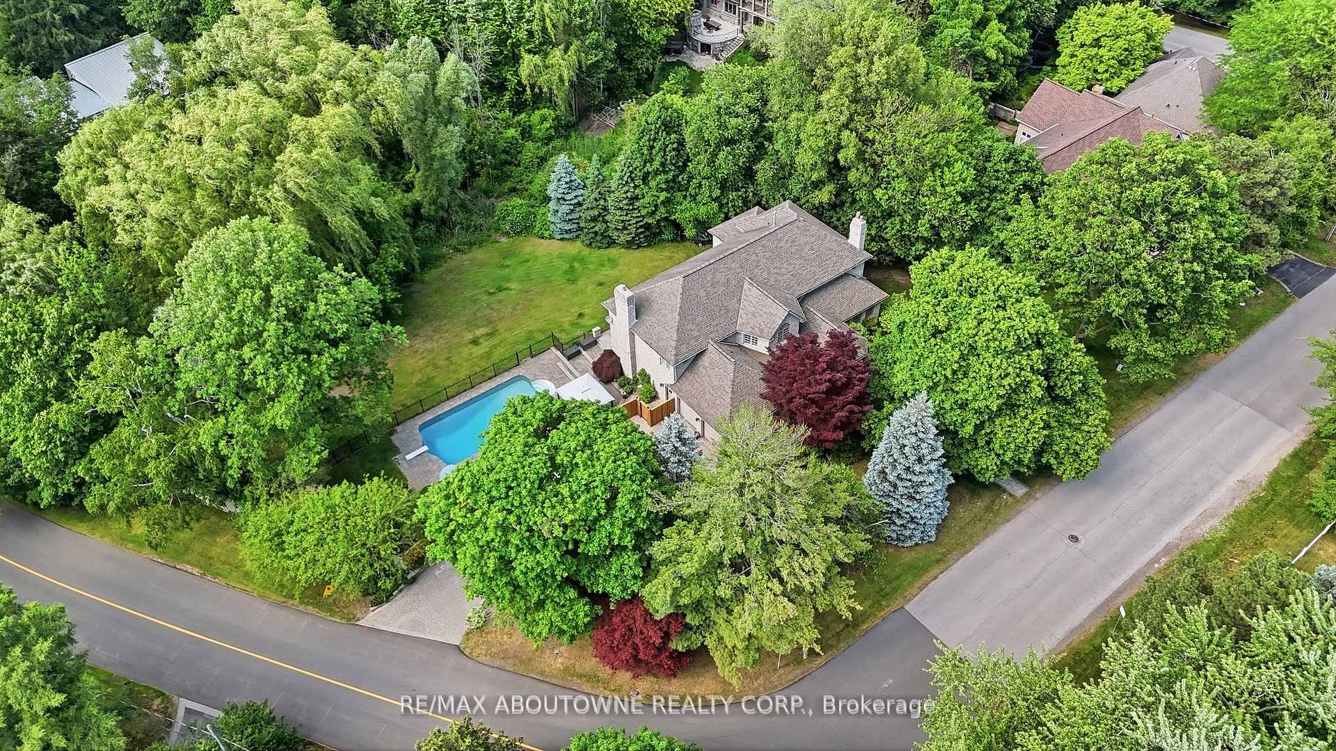 Photo 4 of 437 Cairncroft Road, Oakville, Morrison — HOMEH
