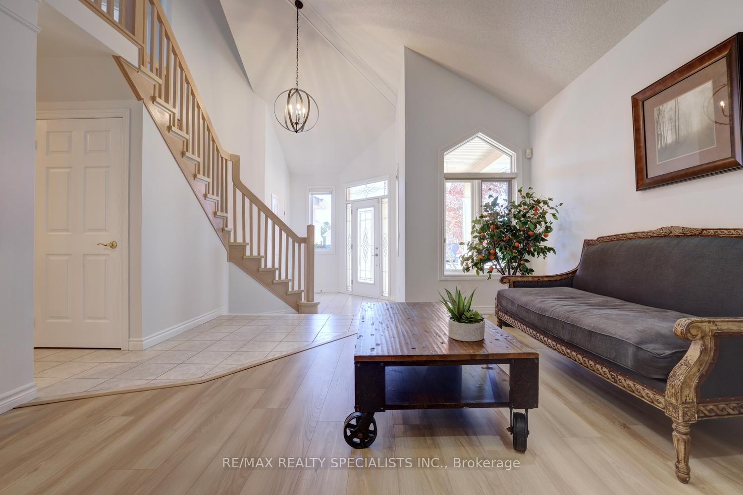 Photo 2 of 79 Westlawn Drive, Hamilton, Kennedy — HOMEH