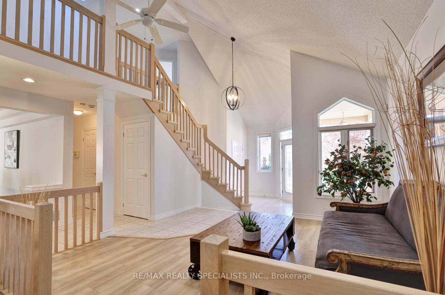 Photo 9 of 79 Westlawn Drive, Hamilton, Kennedy — HOMEH