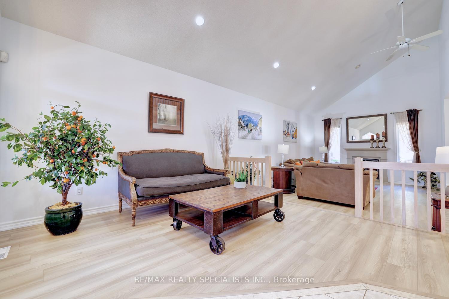 Photo 10 of 79 Westlawn Drive, Hamilton, Kennedy — HOMEH