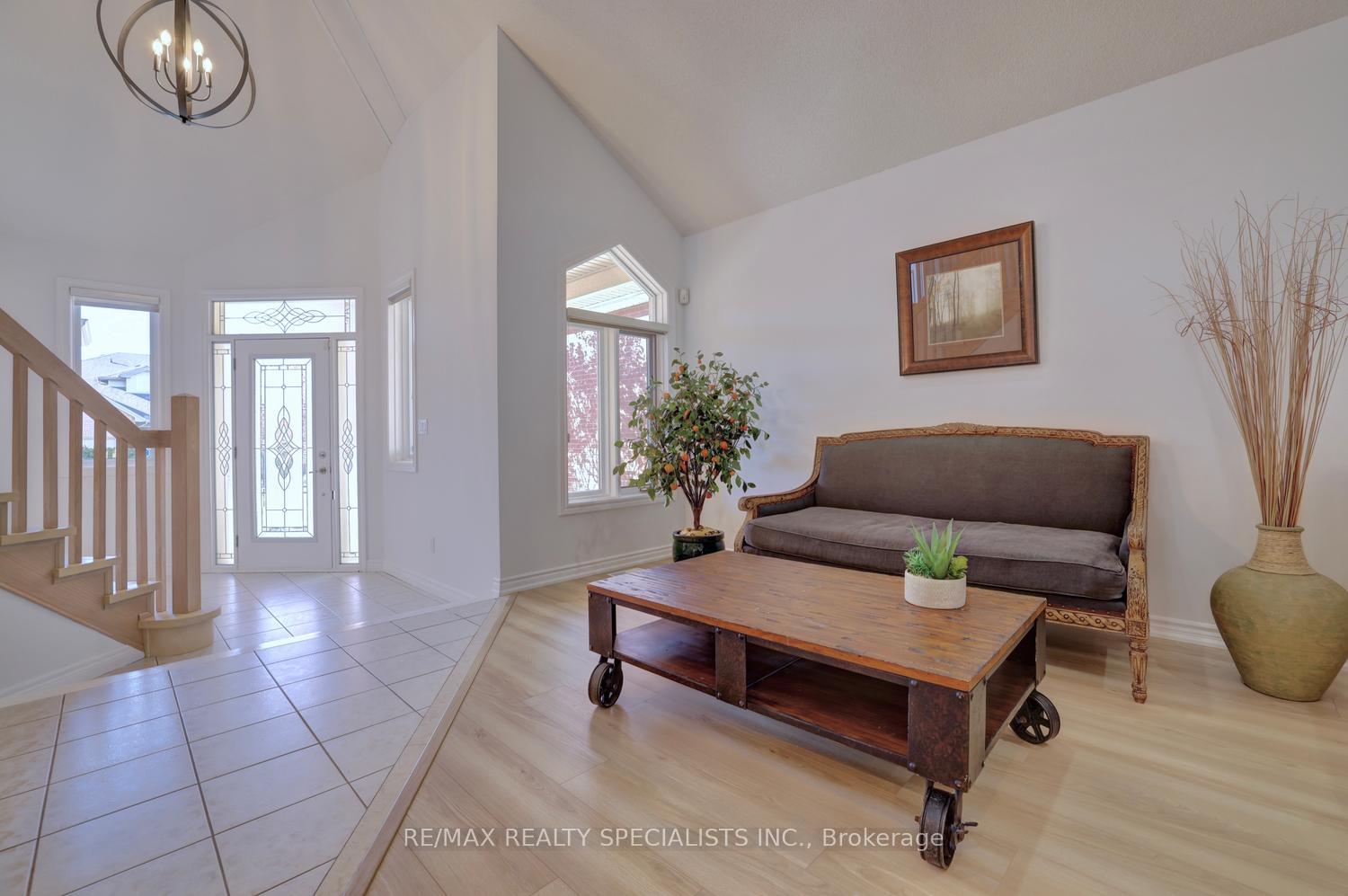 Photo 11 of 79 Westlawn Drive, Hamilton, Kennedy — HOMEH