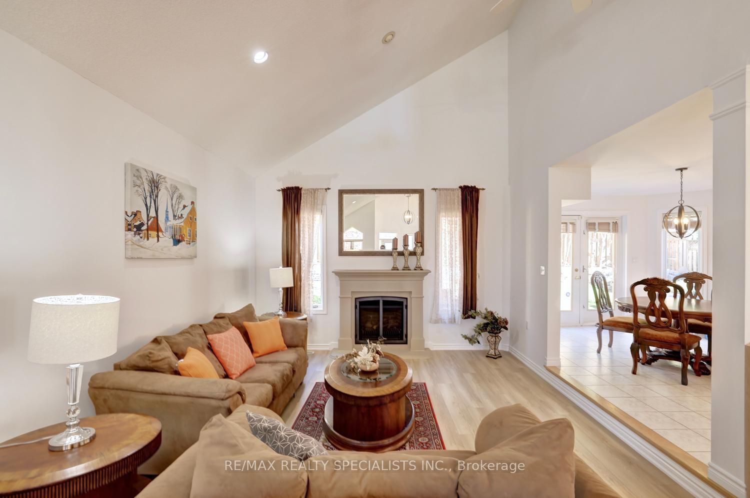Photo 12 of 79 Westlawn Drive, Hamilton, Kennedy — HOMEH