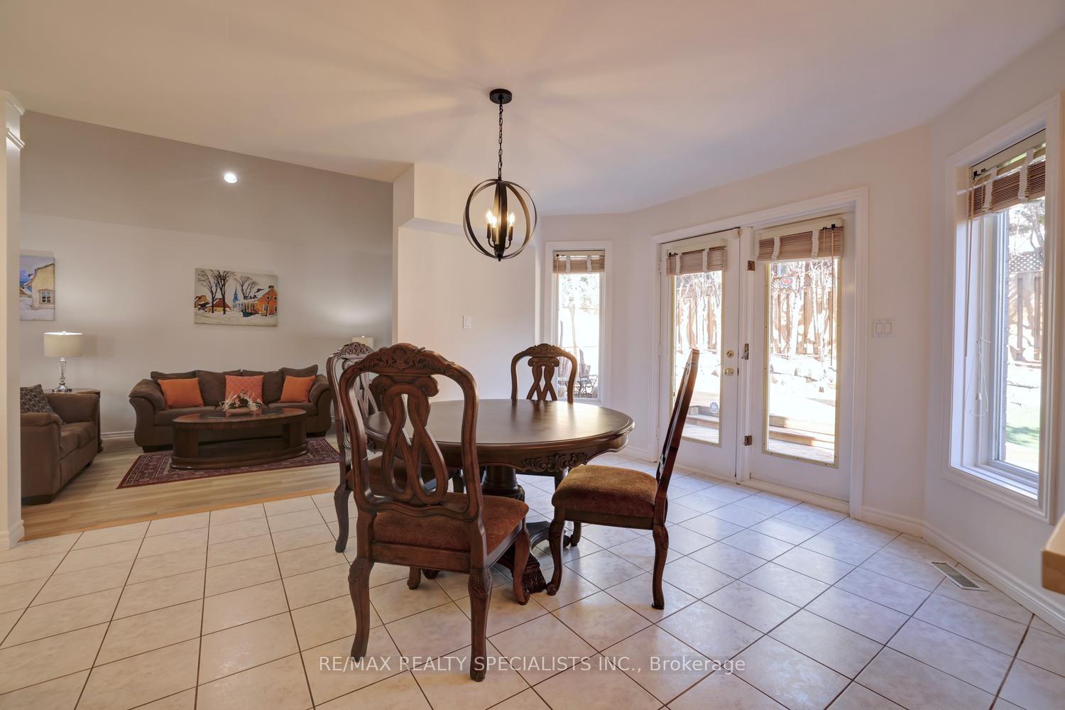 Photo 15 of 79 Westlawn Drive, Hamilton, Kennedy — HOMEH