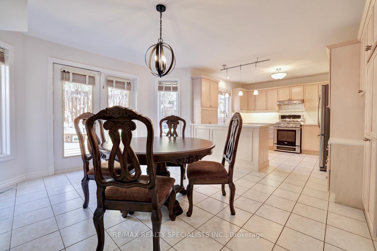 Photo 16 of 79 Westlawn Drive, Hamilton, Kennedy — HOMEH