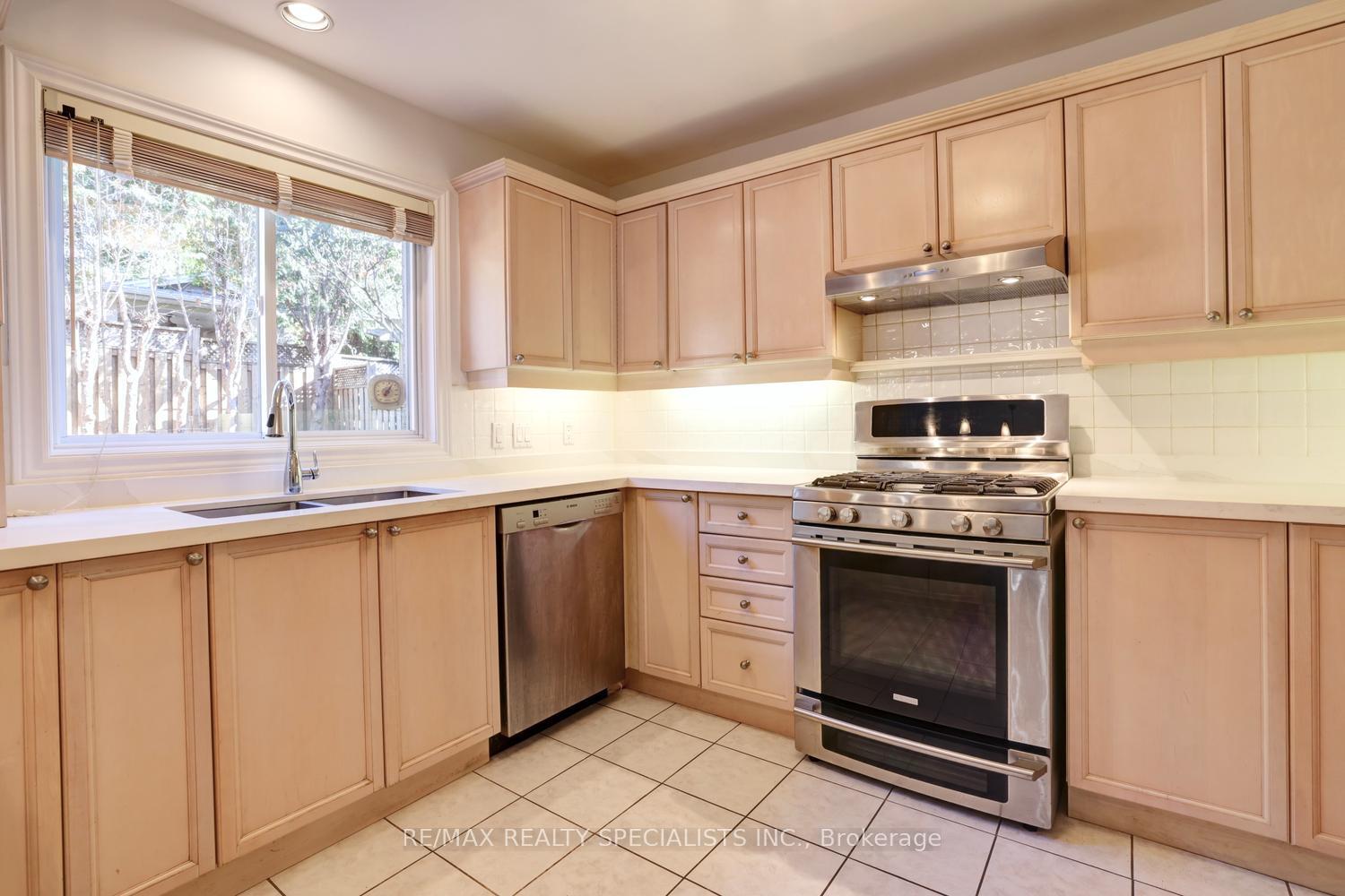Photo 20 of 79 Westlawn Drive, Hamilton, Kennedy — HOMEH