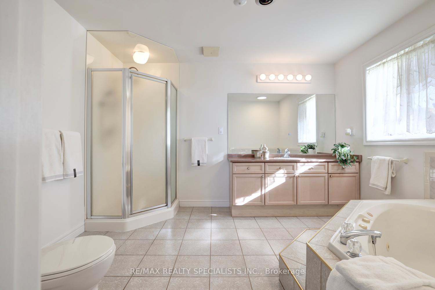 Photo 25 of 79 Westlawn Drive, Hamilton, Kennedy — HOMEH