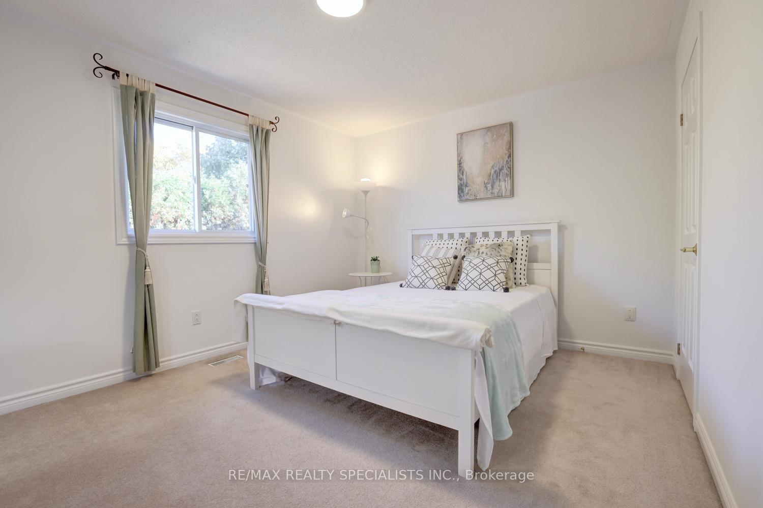 Photo 28 of 79 Westlawn Drive, Hamilton, Kennedy — HOMEH