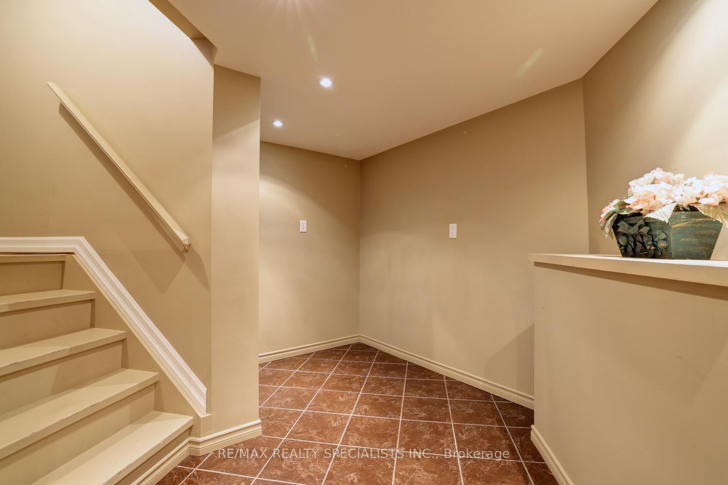 Photo 37 of 79 Westlawn Drive, Hamilton, Kennedy — HOMEH