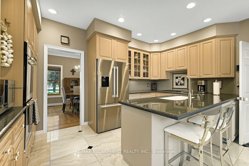 Photo 11 of 12 Weneil Drive, Hamilton, Freelton — HOMEH