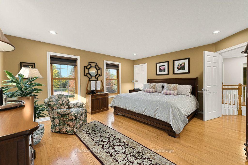 Photo 21 of 12 Weneil Drive, Hamilton, Freelton — HOMEH