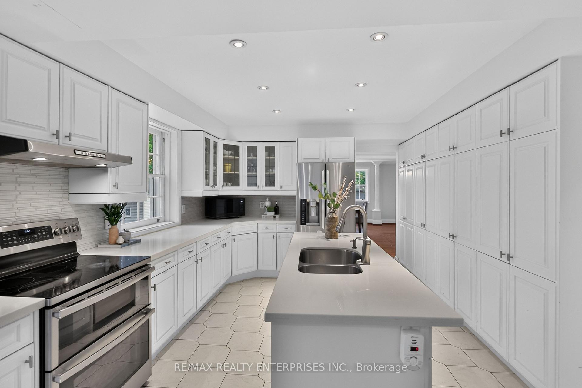 Photo 12 of 1690 Sherway Drive, Mississauga, Lakeview — HOMEH
