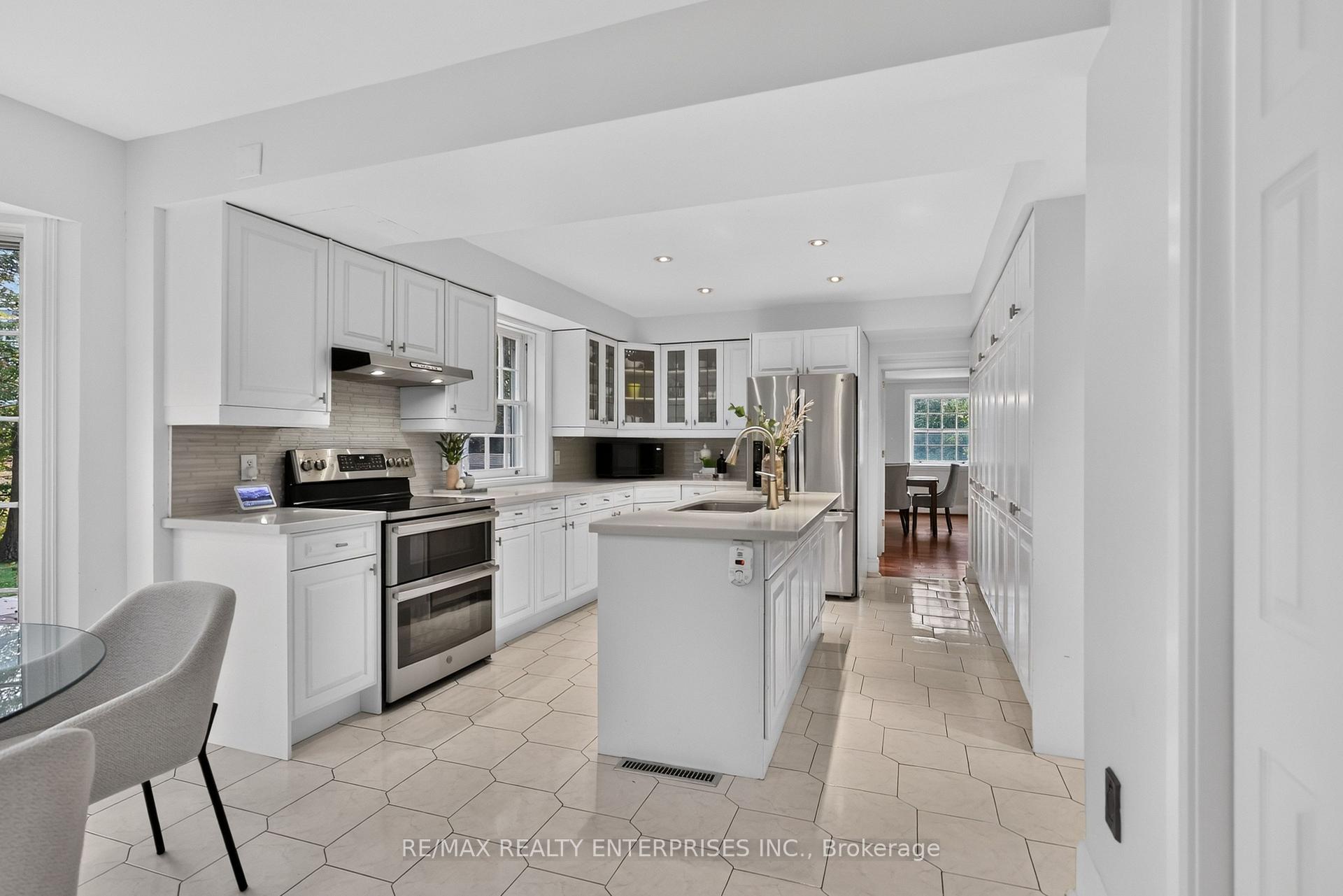 Photo 13 of 1690 Sherway Drive, Mississauga, Lakeview — HOMEH