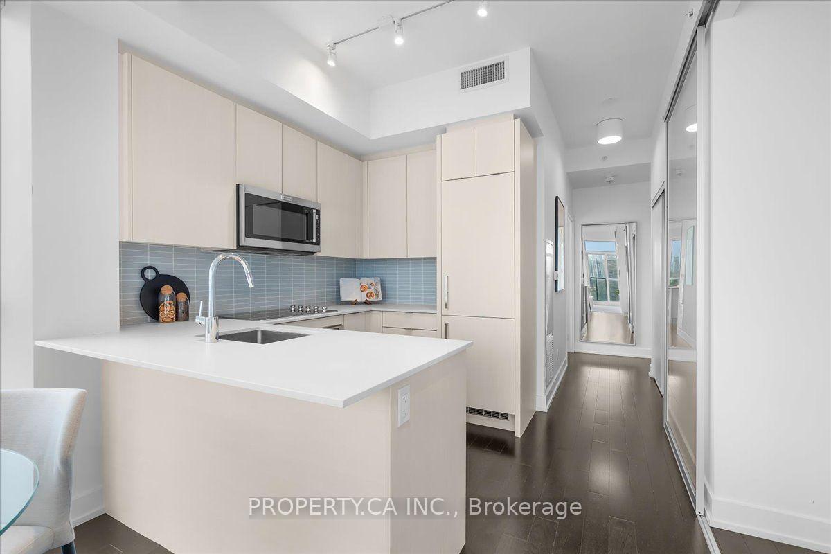 Photo 7 of Unit 2204, 181 Bedford Road, Toronto, The Annex — HOMEH