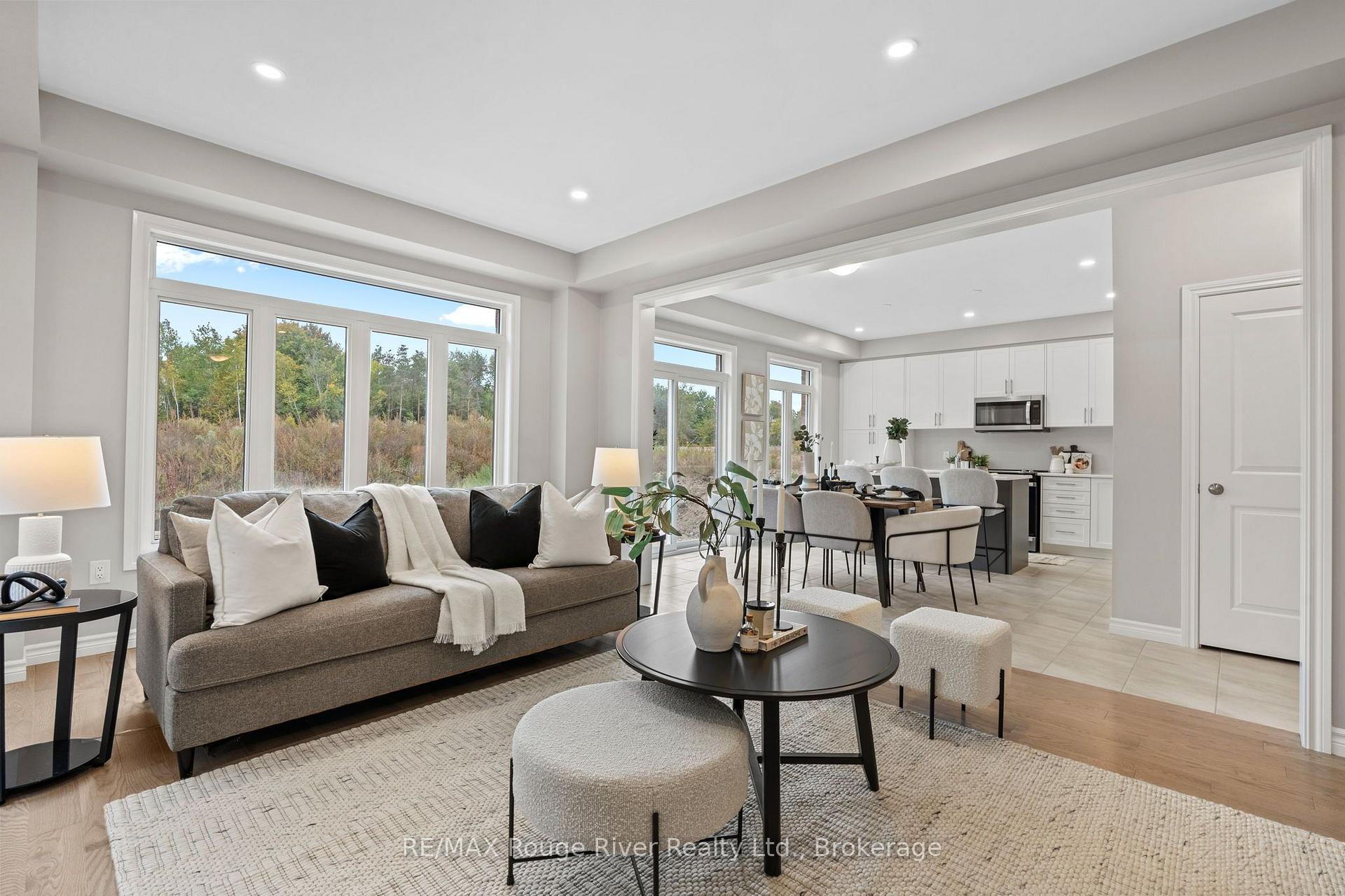 Photo 4 of 270 Lyle Drive, Clarington, Bowmanville — HOMEH