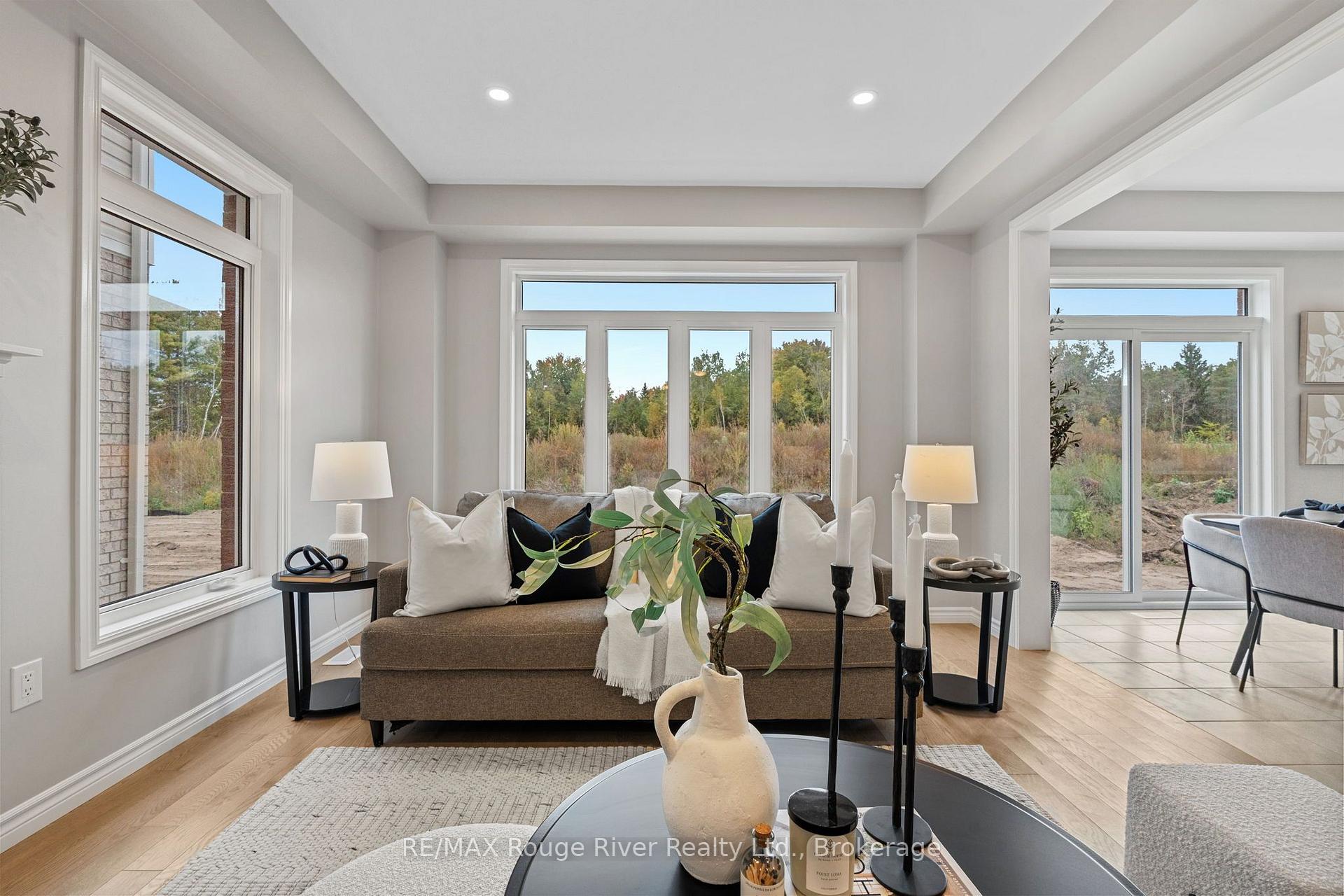 Photo 5 of 270 Lyle Drive, Clarington, Bowmanville — HOMEH